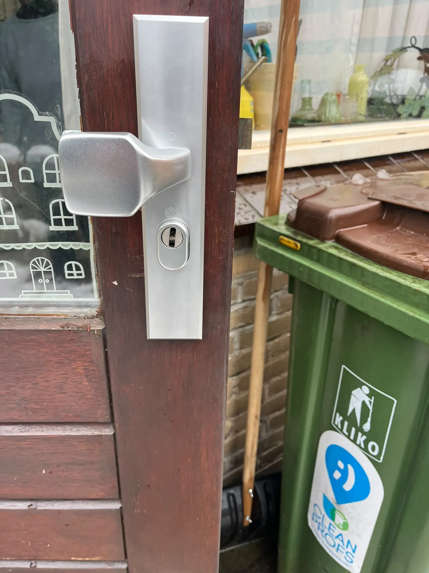 Buitendeur met nieuw veiligheidsbeslag
